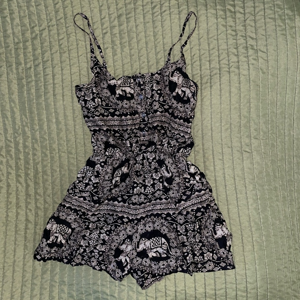 Romper NWOT (𝕊𝔸𝕃𝔼)